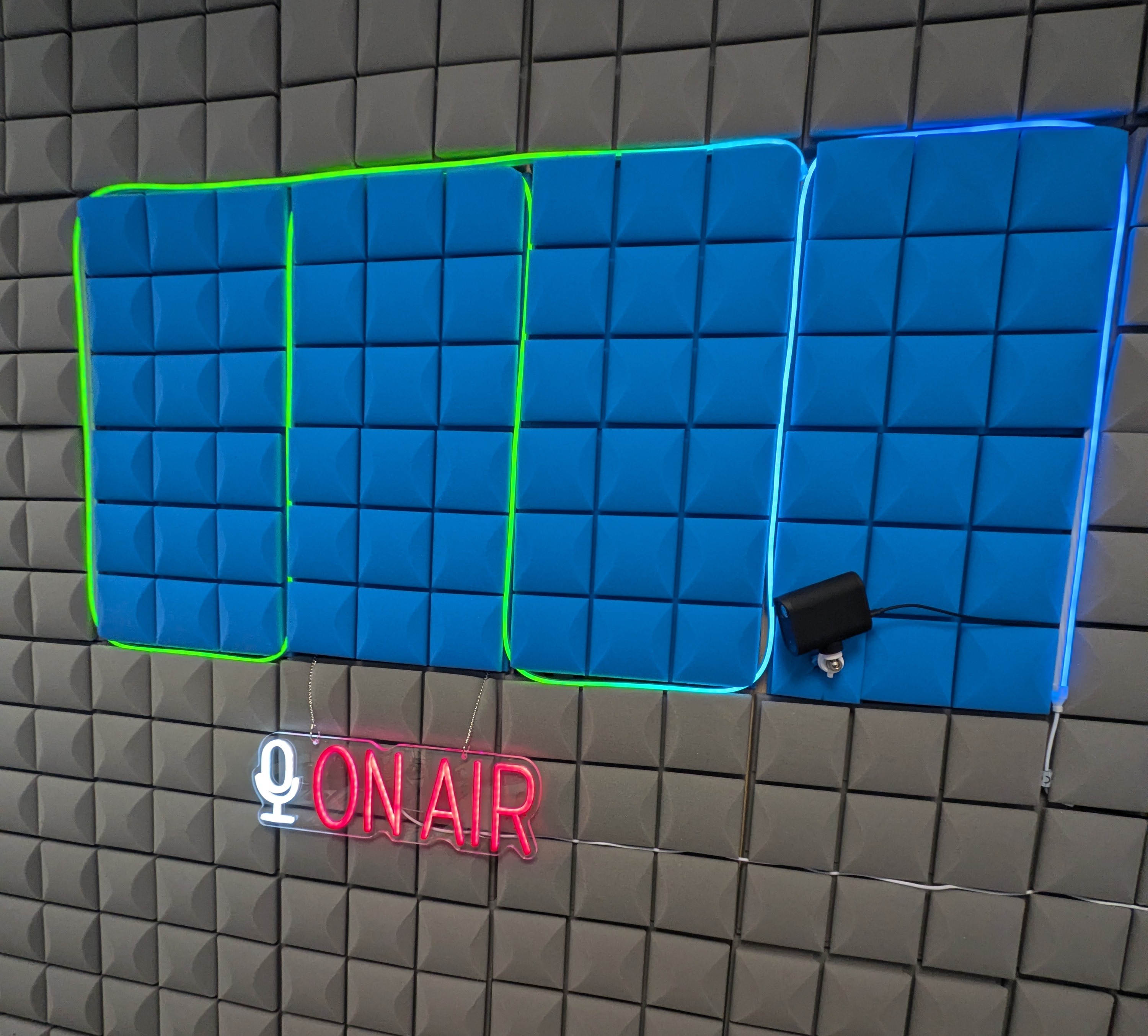 Amanda Chalmers, Vive25 Radio, Smiling Families Charity