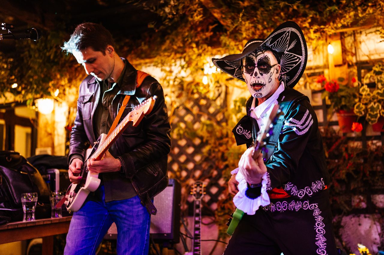 Fleur de Lys, Lowsonford, Halloween, fireworks
