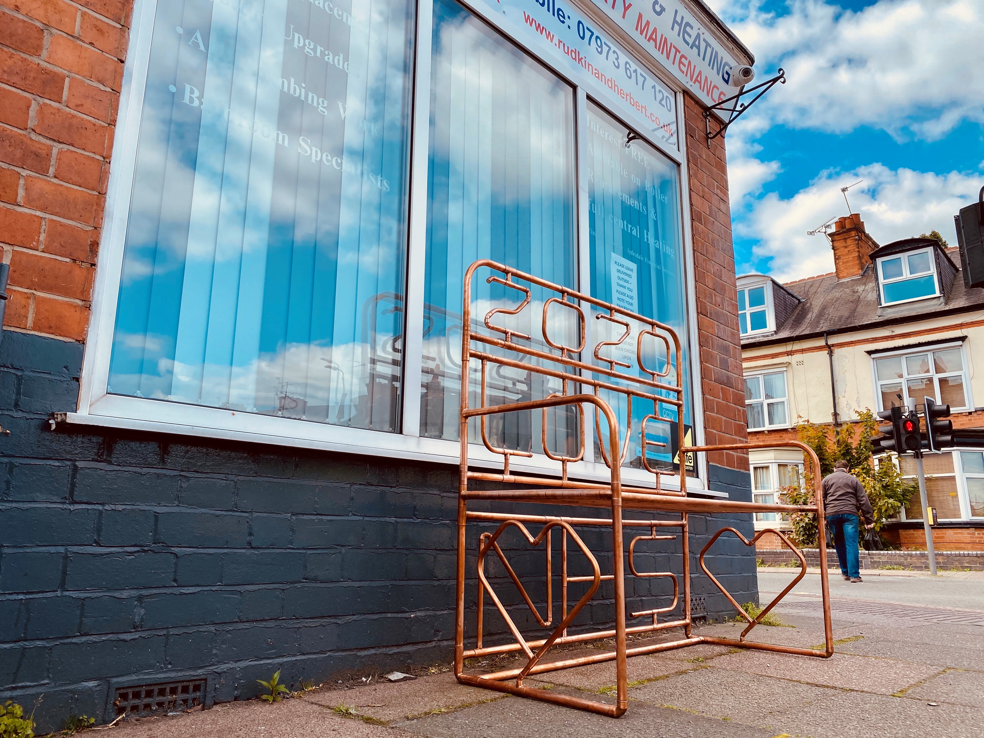 Unique NHS bench goes under the hammer for children’s charity