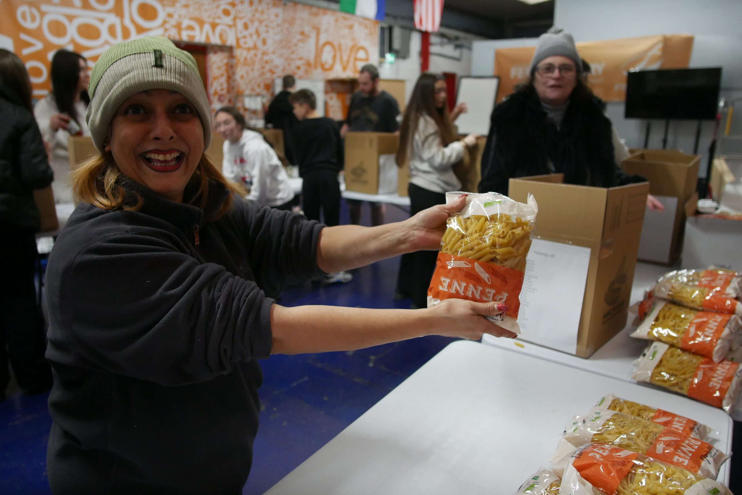 Refugees pack food parcels for fellow Ukrainian citizens